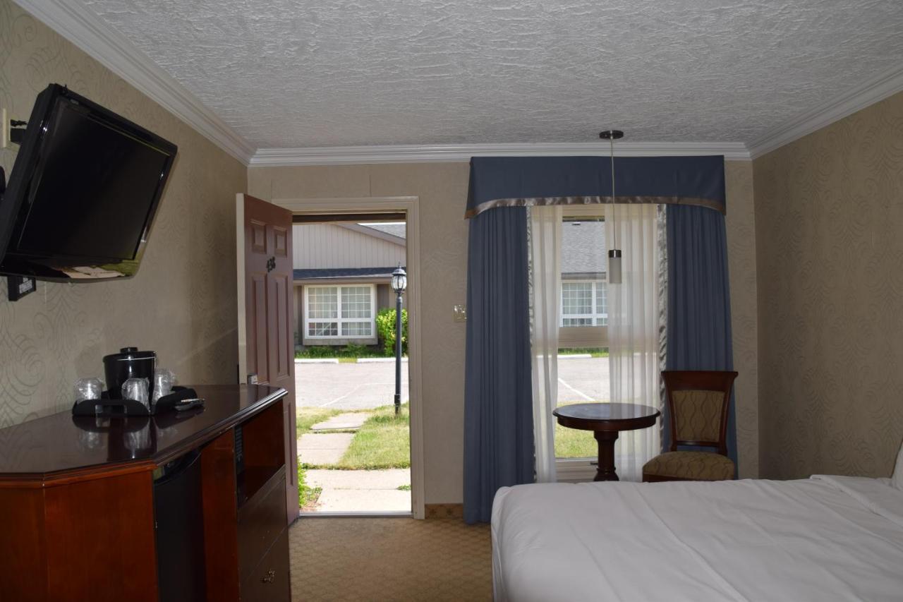 Festival Courtyard Inn Stratford Exteriér fotografie